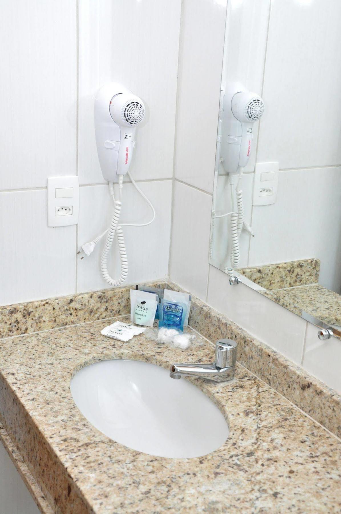 Lotus Hotel - à 4 km do Santuário de Aparecida-SP Guaratinguetá Extérieur photo